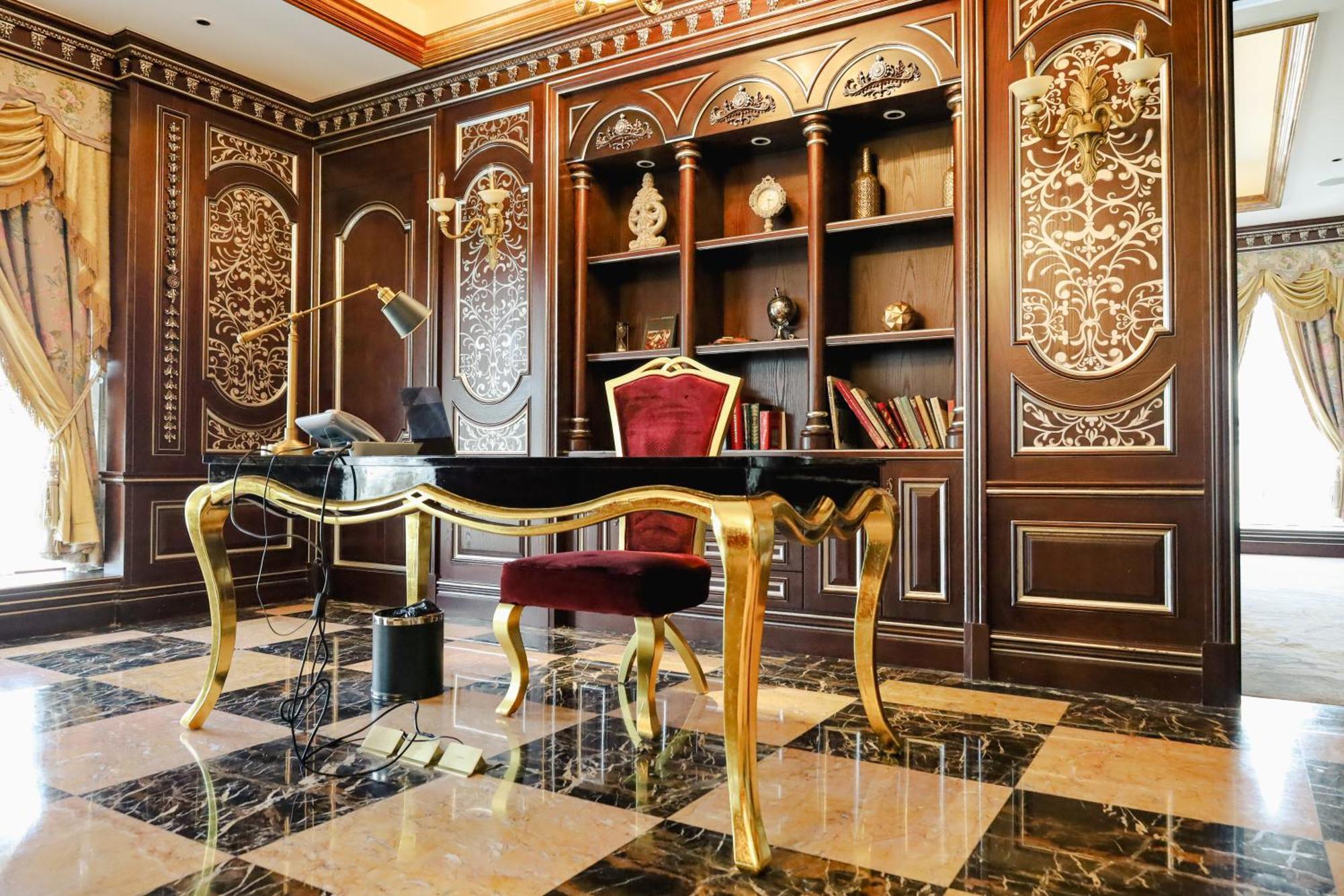 & Preference Hualing Otel Tiflis